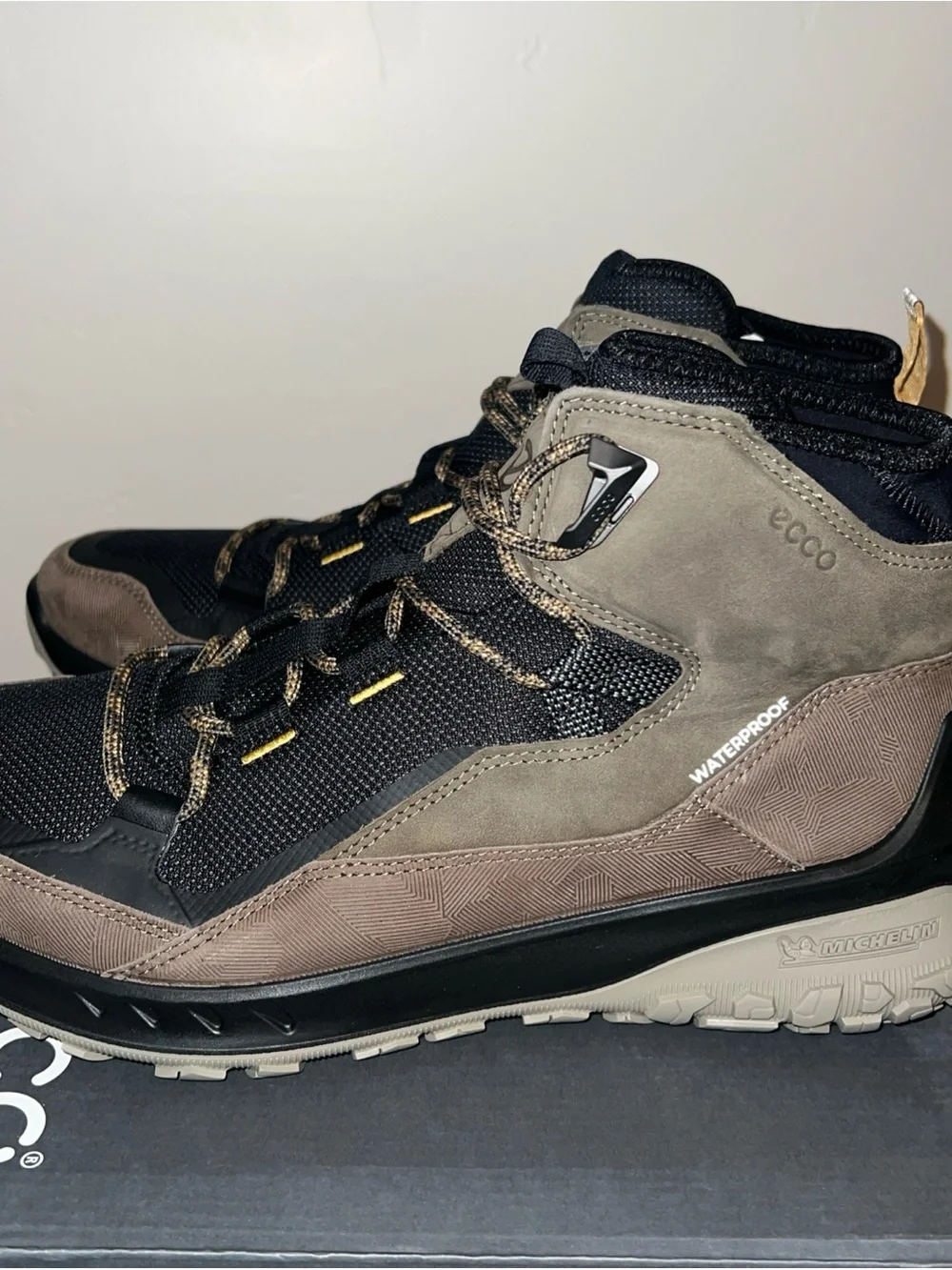 ECCO ult-trn Men's Waterproof Brown & Black Hiker Sneaker